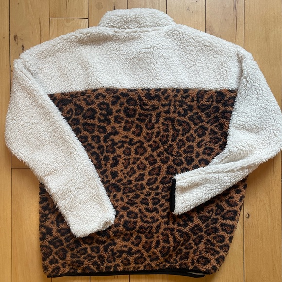 SEVEN7| Button Snap Sherpa Pull Over Leopard Sweatshirt - Picture 8 of 8